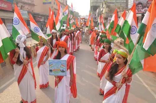 Echo of Amrit Festival in Varanasi : वाराणसी में अमृत महोत्सव की गूंज, निकाली गई तिरंगा यात्रा