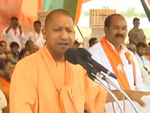 CM Yogi Adityanath Said In Shahjahanpur : शाहजहांपुर में सीएम योगी आदित्यनाथ बोले- गंगा एक्सप्रेस वे प्रदेश की अर्थव्यवस्था को नई ऊंचाइयां प्रदान करेगा