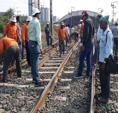 Railway Took Mega Block:  रेलवे ने लिया मेगा ब्लाक, दक्षिण भारत औरी मुंबई का रेल सफर होगा मुश्किल