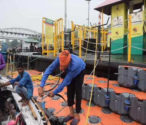 World First Floating CNG Station : दुनिया का पहला तैरता हुआ सीएनजी स्टेशन बनारस के खिड़किया घाट में 