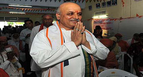 Praveen Togadia said : प्रवीण तोगड़िया ने कहा हम दो हमारे दो से बचकर रहें