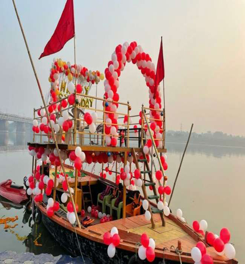 Double Decker Boat Between Ganga Yamuna : गंगा यमुना के बीच डबल डेकर बोट पर नौका विहार का आनंद