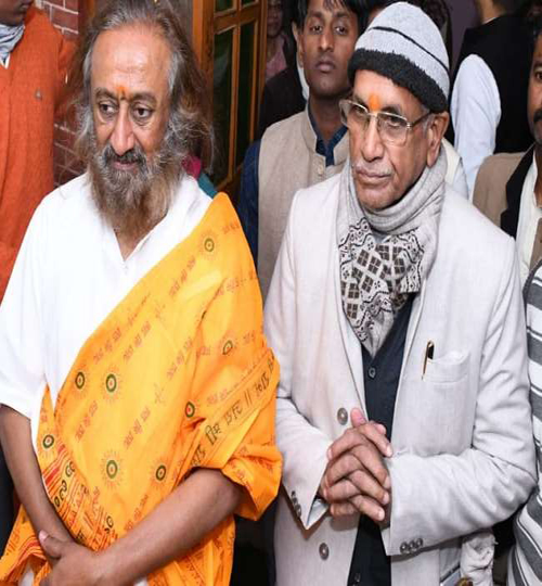 Sri Sri Ravi Shankar Visited In Ayodhya :  श्रीश्री रविशंकर ने मंगलवार को रामनगरी अयोधया में रामलला का दर्शन किया