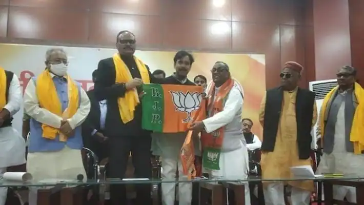 Big Leaders of Rajbhar Society Joined BJP: राजभर समाज के कई बड़े नेताओं ने थामा BJP का दामन, बिगड़ सकता है ओम प्रकाश राजभर के वोटबैंक का बैलेंस