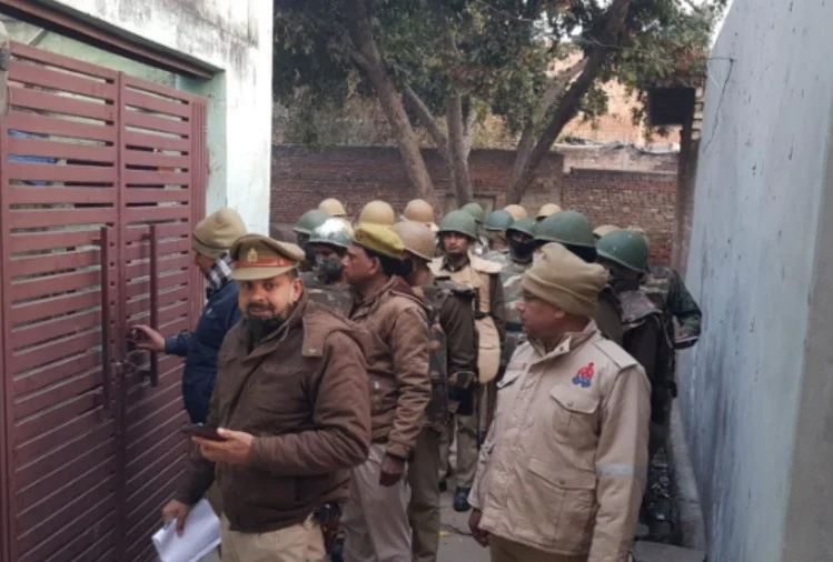 Police Knock at the House of 350 Criminals : सोतीगंज के बाद लिसाड़ी गेट की बारी, 350 अपराधियों के घर पुलिस की दस्तक