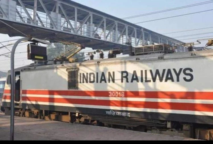 Cooked Food will be Available in Trains by End of Month : ट्रेनों में माह के अंत तक मिलेगा कुक्ड फूड, 18 माह बाद शुरू हुई सुविधा