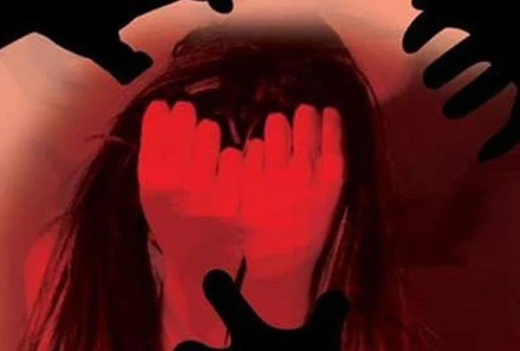 Teacher Gang Rape : शिक्षिका से सामूहिक दुष्कर्म, ब्लैकमेलिंग व जान से मारने की धमकी