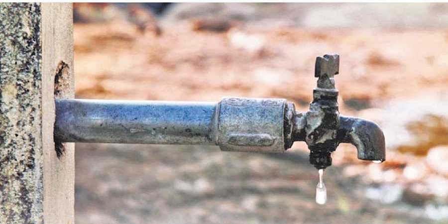 Water Supply Stopped in 10 Thousand Houses: JIo इंटरनेट केबल डालने की वजह से कटी पेयजल लाइन, बनारस के 10 हजार घरो में नहीं होगी पानी की सप्लाई