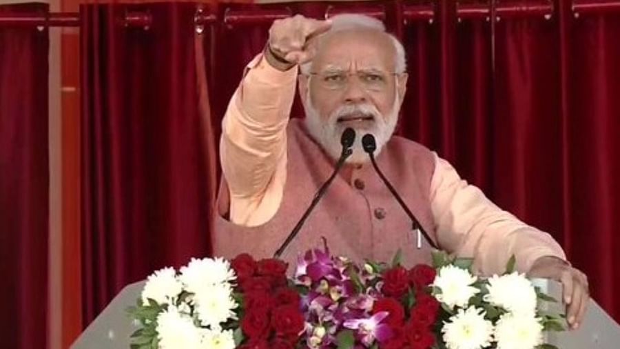 PM Modi will Reach Kashi Thrice in December : दिसंबर में तीन बार काशी पहुंचेगे पीएम मोदी, वाराणसी के लोगों को देंगे 1500 करोड़ का तोहफा