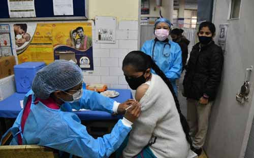 Covid Vaccination: कोविड वैक्सीनेशन 21 करोड़, 55 फीसदी को लग चुकी है दोनो डोज