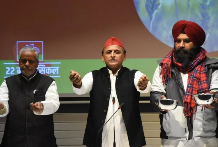 Akhilesh Takes Pledge to Defeat BJP : किसानों की मौजूदगी में अखिलेश का संकल्प, बोले- अत्याचारियों को हराएंगे