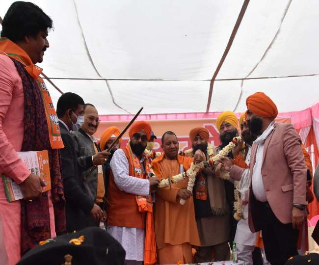 CM Yogi Spoken to Punjabi Community : आगे बढ़ाना होगा विकास और सुरक्षा का अभियान, पंजाबी समुदाय से बोले सीएम योगी