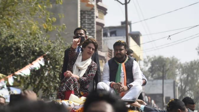 Priyanka Gandhi Road Show in Lucknow : मोदी जी बेरोजगारी पर क्यों नहीं बोलते, लखनऊ में रोडशो के दौरान बोलीं प्रियंका