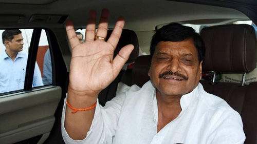 Angry Uncle Shivpal Yadav : नाराज चाचा शिवपाल यादव , भाजपा खेमे में हो सकते हैं शामिल, राज्यसभा की सीट हो सकती है पक्की