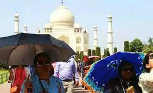 Scorching Heat In Agra : आगरा में  तापमान हुआ 42 डिग्री, चलती स्कूटी में लग गई आग