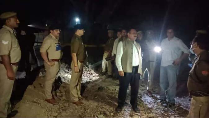 4 People Killed in Amethi over Land Dispute : जमीनी विवाद में पूर्व प्रधान समेत चार की हत्या, ग्रामीणों में गुस्सा, पुलिस तैनात