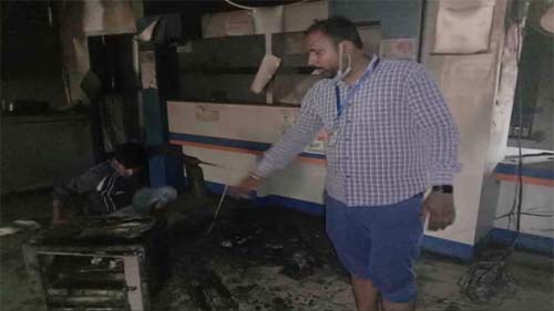 In Farrukhabad, the Sweeper saw Smoke coming out of the Bank in the Morning : शार्ट सर्किट से बैंक आॅफ इंडिया में लगी आग