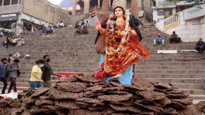 Holika of Ancient Traditions are Alive in Varanasi : प्राचीन परंपराओं से सराबोर काशी की होली, शीतला घाट पर जलती है पहली होलिका