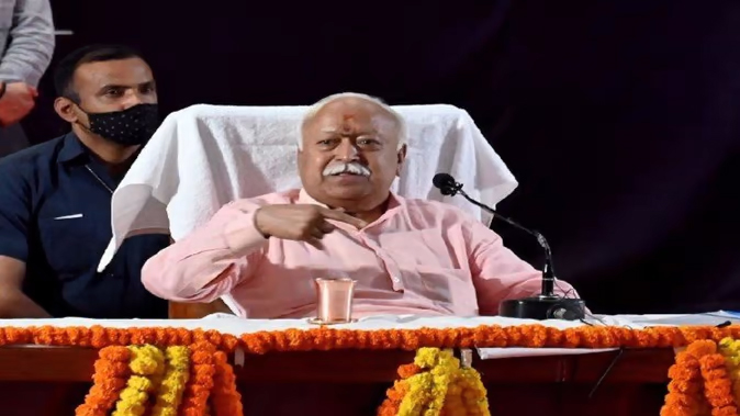 RSS Chief Mohan Bhagwat in Lucknow : संघ में सेवा कार्यों के विस्तार पर मंथन, प्रबुद्ध वर्ग के लोगों से मिले भागवत