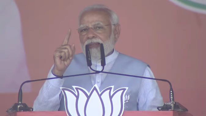 PM Modi Rally in Jaunpur and Chandauli : चुनावी रैली में मोदी ने पब्लिक को किया कनेक्ट, बोले- सुगंधित इत्र और जौनपुर के मित्र बड़े सौभाग्य से मिलते हैं