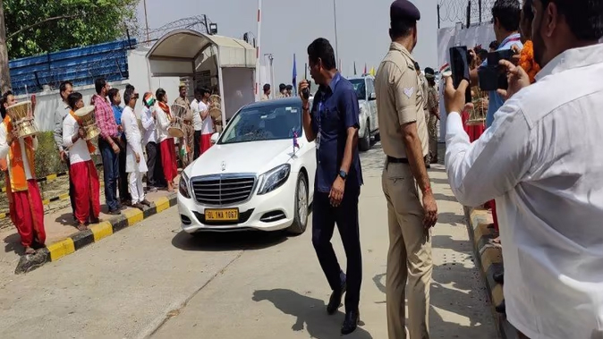 CM Yogi Welcome Nepali PM Sher Bahadur Deuba : काशी पहुंचे नेपाल के प्रधानमंत्री, सीएम योगी आदित्यनाथ ने की अगवानी