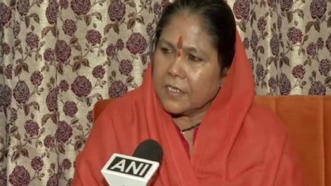 Sadhvi Niranjan Jyoti ने की विकास कार्यक्रमों की समीक्षा, बिना Connection बिजली बिल भेजने पर भड़कीं मंत्री