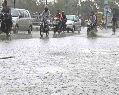 गोरखपुर में जमकर हुई बारिश, जलमग्न हुई सड़कें