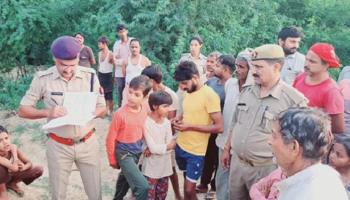 इटावा: मिट्टी खोदने गए तीन मासूमों की दर्दनाक मौत, गांव में मचा कोहराम