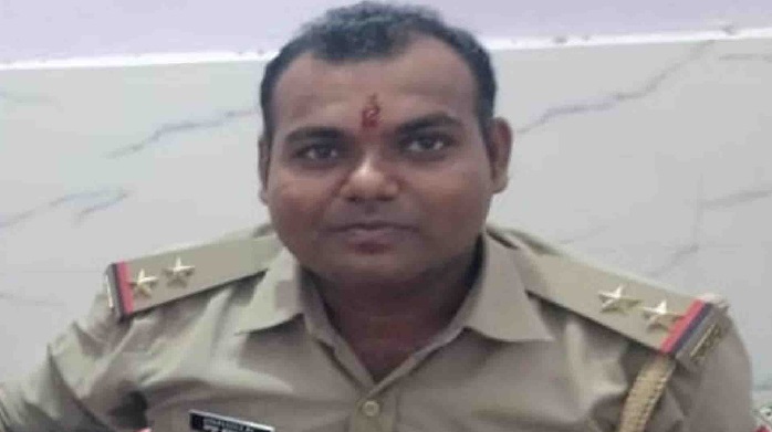 Inspector suicide case: महिला कांस्टेबल दरोगा पर पत्नी को तलाक देकर शादी करने का बना रही थी दबाव, महिला कांस्टेबल सस्पेंड