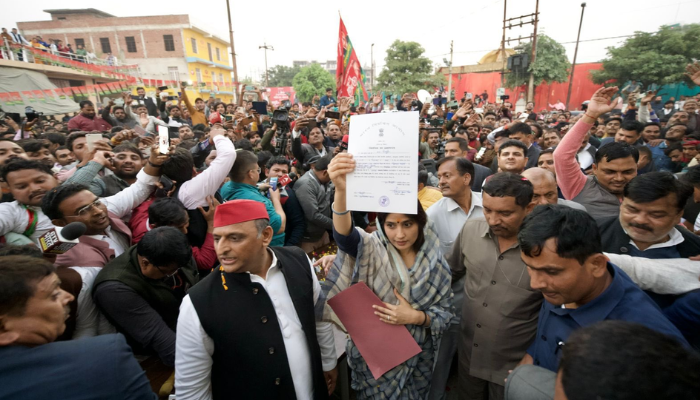 Prayagraj: मैनपुरी लोकसभा सीट से डिंपल यादव के ऐतिहासिक जीत पर सपाइयों ने बांटा 108 किलो लड्डू