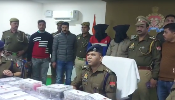 Kannauj: पुलिस को अवैध असलहों का जखीरा मिला, 2 शातिर गिरफ्तार, पहचान छिपाने के लिए कोल्ड स्टोरेज में करते थे काम