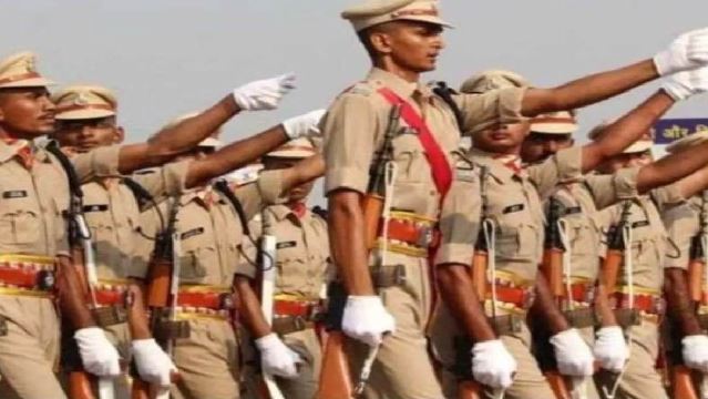 UP Police Constable Recruitment: पुलिस फायरमैन के पदों पर निकली 37000 भर्ती, ऐसे कर पाएंगे आवेदन