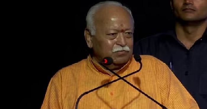 UP Politics :  RSS प्रमुख के बयान पर अयोध्या के संतो ने जताई आपत्ति, जगद्गुरु परमहंस ने मोहन भागवत को दी शास्त्रार्थ चुनौती