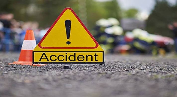 Road Accident : आगरा-लखनऊ एक्सप्रेस-वे पर भीषण हादसा, एक ही परिवार के 5 लोगों की मौत