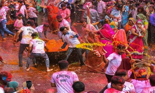 Holi 2023: कौमी एकता की मिसाल बनी ये दरगाह, हिन्दू-मुस्लिम एकसाथ खेलते दिखे होली