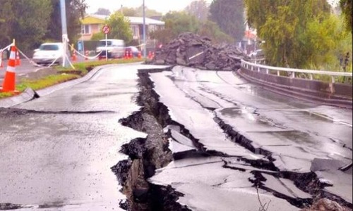 Earthquake in UP : पश्चिमी यूपी में महसूस हुए भूकंप के झटके, दहशत में घरों से बाहर दौड़ते दिखे लोग