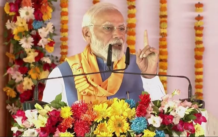 PM In Kashi: प्राधानमंत्री का वाराणसी दौरा, बोले पीएम- “आप भले मुझे कहें मोदी, मै हूं आपका सेवक”