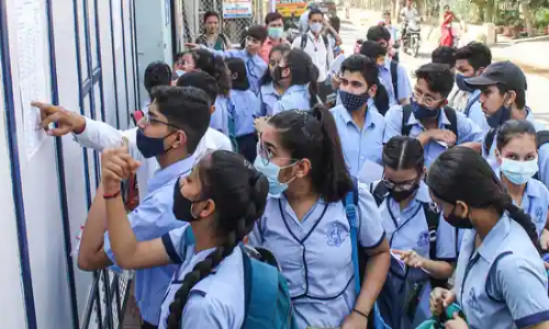 CBSE Result 2023: गाजियाबाद की छात्रा आस्था मिश्रा ने पाए 99.4% अंक, ऐसे चेक करें रिजल्ट