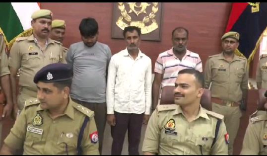 Gorakhpur Crime News : लुटेरो ने लूट से पहले कहा “यूपी में मत चलो……..”, मजिस्ट्रेड लिख हूटर गाडी से करते लूट – पाट