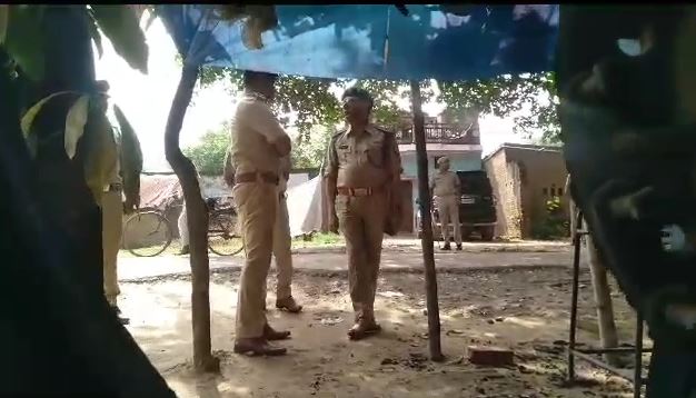 Gorakhpur Crime News : झोपड़ी में आग लगने से दिव्यांग की मौत, प्रधान पर जिंदा जलाकर मारने का लगा आरोप 