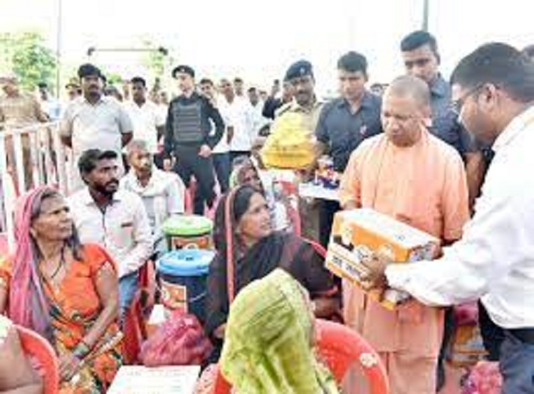 CM Yogi Adityanath Kasganj Visit : सीएम योगी कासगंज के बाढ़ प्रभावित इलाकों का करेंगे दौरा, राहत शिविरों में बांटेंगे घरेलु सामग्री