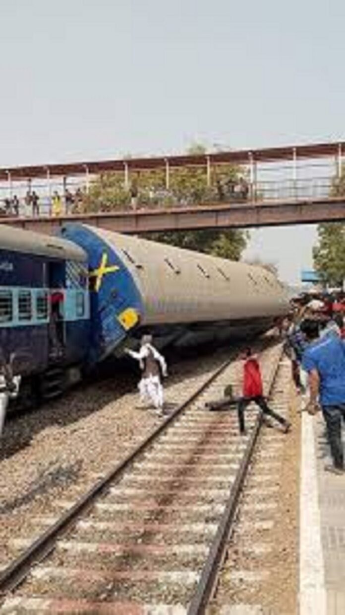 Jaunpur Train Accident News