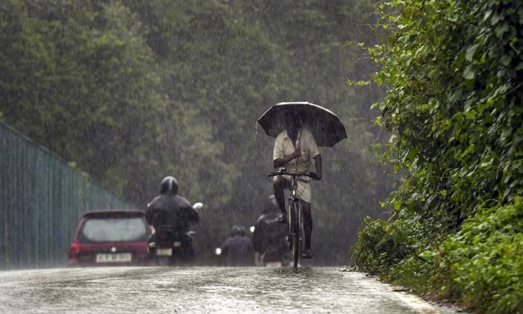 Uttarakhand Weather Alert: नैनीताल समेत प्रदेश के इन जिलों में आज भारी बारिश की आशंका, जानें आपके शहर का हाल