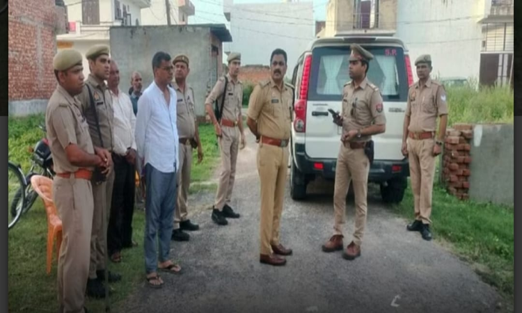 Meerut News : मेरठ में बदमाशों ने छात्रा का गला घोंटकर की दिनदहाड़े लूट, बदमाश फरार, छानबीन में जुटी पुलिस