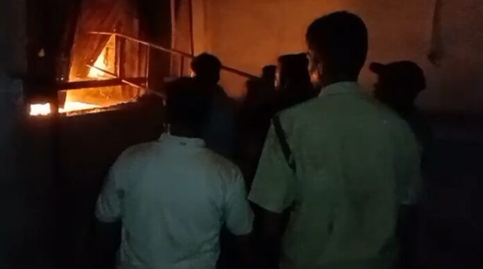 Aligarh News : शॉर्ट सर्किट के चलते निजी अस्पताल में लगी भीषण आग, दमकल विभाग ने कड़ी मशक्कत के बाद,आग पर पाया काबू