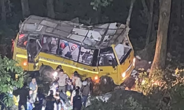 Nainital Accident: दुर्घटना! नैनीताल में गहरी खाई में गिरी बस, हादसे में 7 लोगों की मौके पर मौत  