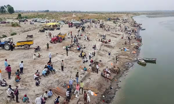 Hundreds Of Bodies Found On The Sands Of Ganga