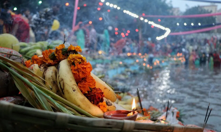 Chhath Puja 2023: छठ महापर्व में इन चीजों से सूर्य देवता से अर्घ्य देना होता है बेहद ही शुभ