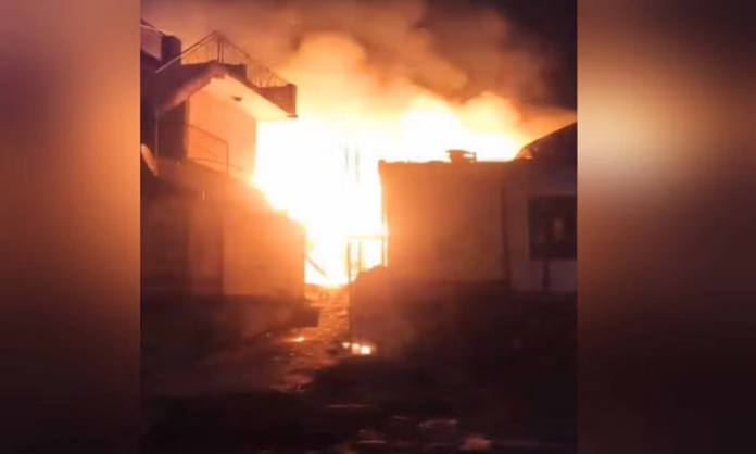 Massive Fire Broke Out In Etawah Mandi
