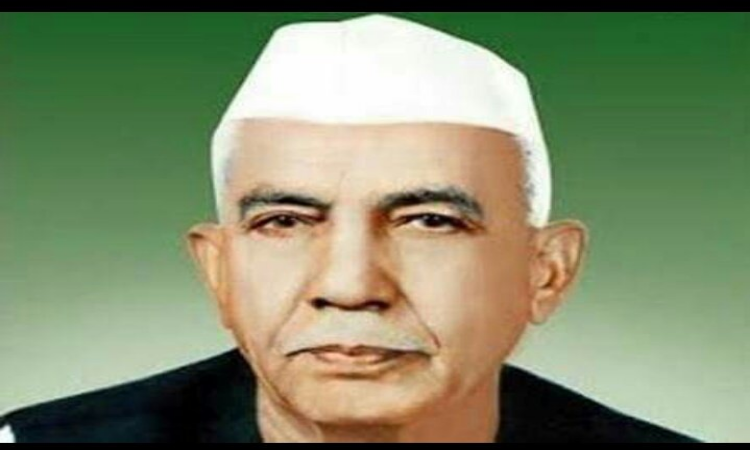 Chaudhary Charan Singh Birthday: क्यों कहा जाता है चौधरी चरण सिंह को ‘किसानों का मसीहा’? जानिए पूर्व पीएम की कहानी